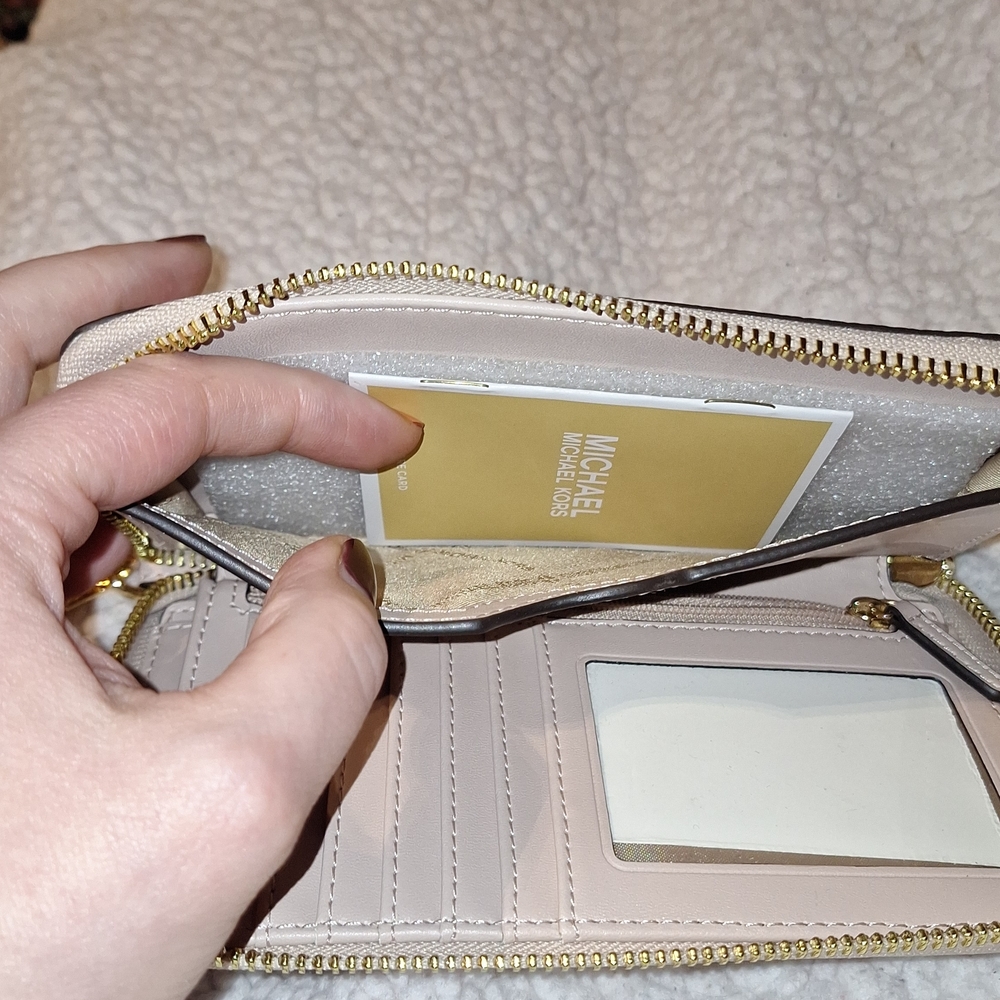 Michael Kors Beige Wristlet‎ Wallet - Picture 5 of 5
